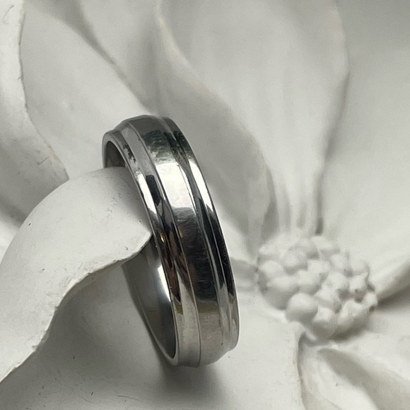 Mens Silver Band Ring - Picture 1 of 9